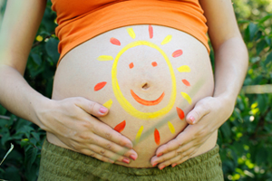 shutterstock_193118162_sunny_pregnant_belly_300px